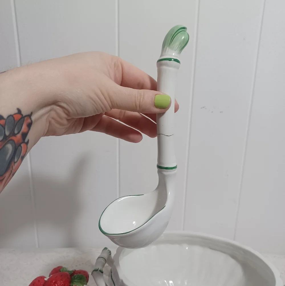 Italian Strawberry Tureen - Picture 8 of 13